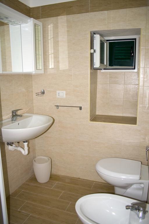 דירות Old Town House פולינאנו א מארה חדר תמונה